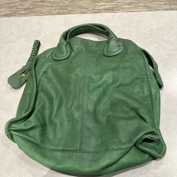 BULGA Green Shoulder Bag with Casual Design and Spacious Interior - Picture 5 of 12